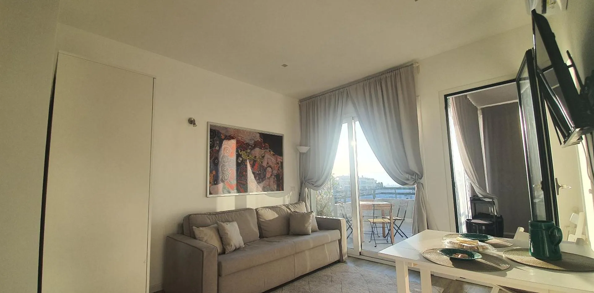 Adom Belvedere Cagliari 0*,  Italia