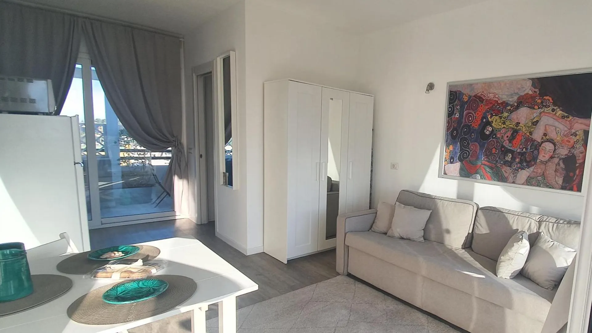 Adom Belvedere Cagliari 0*,